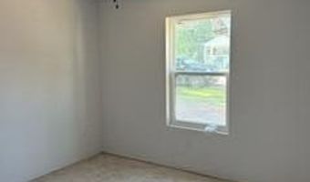 137 W Hawthorne St, Aurora, MO 65605