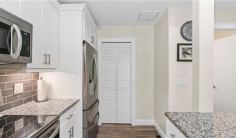 993 Williamsburg Cir, Warwick, RI 02886