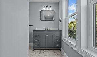 135 Old Mill Blvd, Warwick, RI 02889