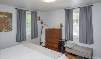 24 Southmayd St, Newport, RI 02840
