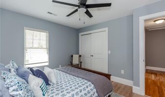 50 Searle Ave, Cranston, RI 02920
