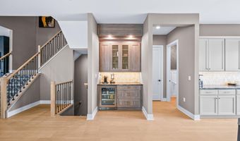 31 Valiant Ct, Middletown, NJ 07748