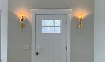 19 Traymore St, Charlestown, RI 02813
