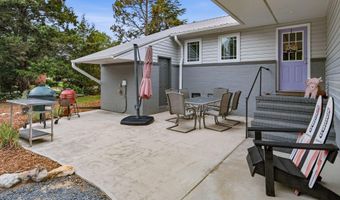 1302 Crest Dr, Aberdeen, NC 28315