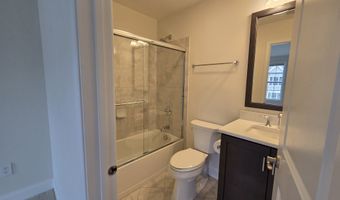 12 Putnam Ln, Danbury, CT 06810