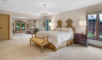 56 Meadowbrook Country Club Est, Ballwin, MO 63011