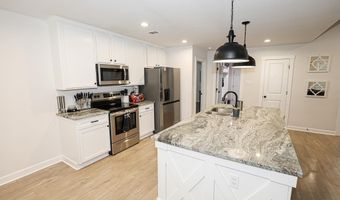 2072 Creekwood Cir, Bauxite, AR 72011