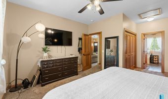 1409 W Creekside Dr, Brandon, SD 57005