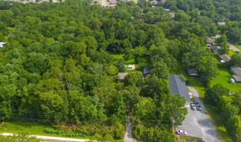 8474 Woolmarket Rd, Biloxi, MS 39532