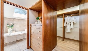 902 Wanaao Rd, Kailua, HI 96734