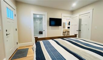 35 Memorial Blvd 1, Newport, RI 02840