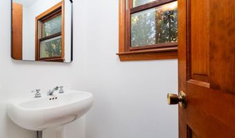 8 Phoebee Ln, Brookfield, CT 06804