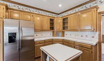 506 Fieldcrest Dr, Chickasha, OK 73018