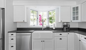 320 Stone Ridge Dr, East Greenwich, RI 02818