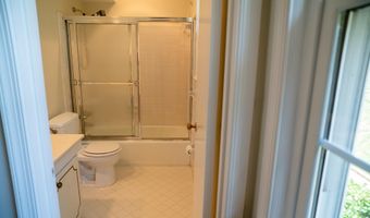 5012 LARNO Dr, Alexandria, VA 22310