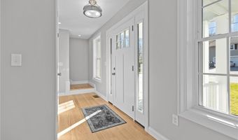 253 Central St, Lincoln, RI 02865