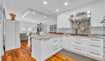 2305 EDGEWATER Dr 1602, Orlando, FL 32804