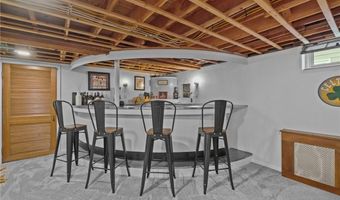16 Red Cedar Dr, Cranston, RI 02920