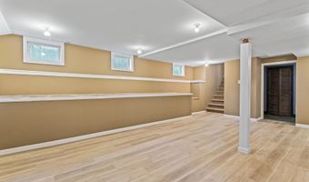 76 9th St, Belford, NJ 07718