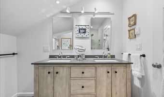 25 Spring St, Chester, CT 06412