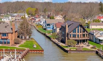 113 Roselawn St, Algonac, MI 48001