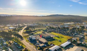 1215 Guintoli Ln, Arcata, CA 95521