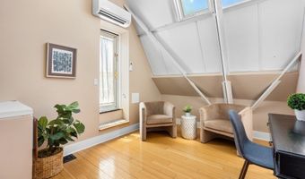 42 8th St 5525, Boston, MA 02129