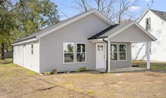 811 S Madison Ave, Aurora, MO 65605