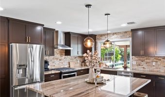 33127 Camelot Dr, Yucaipa, CA 92399