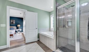 1009 Country Glen Ct, Apex, NC 27502