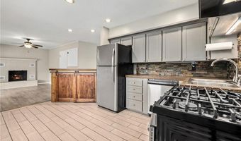 1208 NE 3Rd St, Bentonville, AR 72712