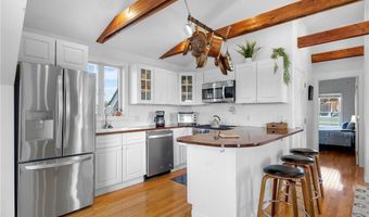 3 Carroll Ave, Newport, RI 02840