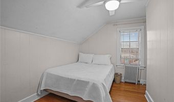 12 Hammond St, Newport, RI 02840