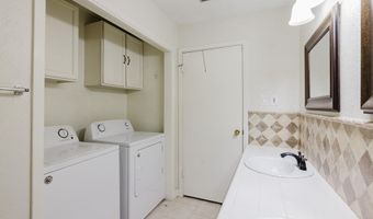 624 Woodland Dr, Benton, AR 72019
