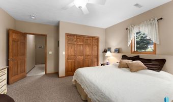 608 N Riverwood Cir, Brandon, SD 57005