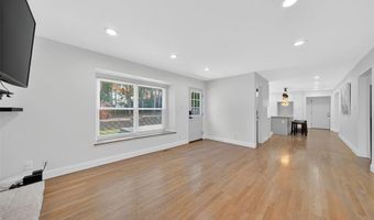 107 Falmouth Dr, Ballwin, MO 63011