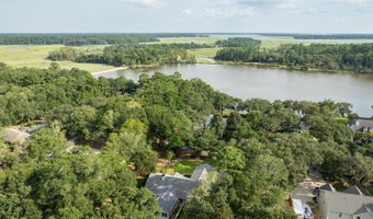 9 Bajala Dr E, Beaufort, SC 29907
