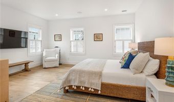 24 School St, Newport, RI 02840