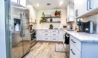 128 Elizabeth Dr, Aberdeen, SD 57401