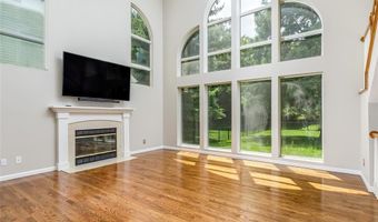 876 Kiefer Trails Dr, Ballwin, MO 63021