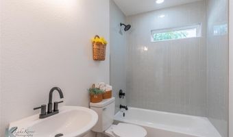5233 Questa Dr, Abilene, TX 79605