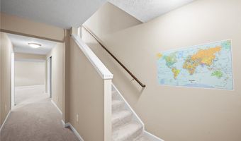 587 Surrey Dr, Aurora, OH 44202