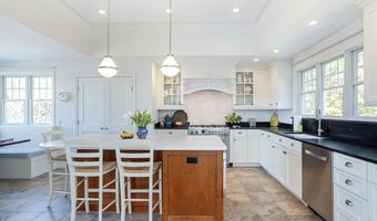 8 Key Ct, Newport, RI 02840