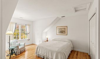 13 Laurel Hill Ct 13, Bourne, MA 02532