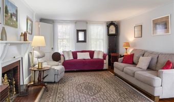281 Green End Ave, Middletown, RI 02842