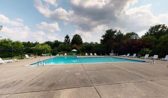718 Peninsula Ct, Ann Arbor, MI 48105