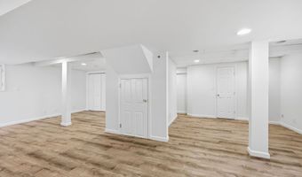 46 Dundee Dr, Cheshire, CT 06410