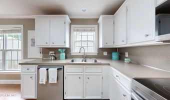 3840 Countryaire Dr, Ayden, NC 28513