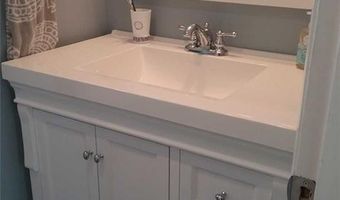 97 Center Ave, Middletown, RI 02842