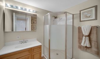 6 Yorkshire Ct, Algonquin, IL 60102